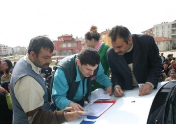 Kırklareli Sosyal Yardımlaşma Vakfı’ndan 3 bin paket gıda yardımı