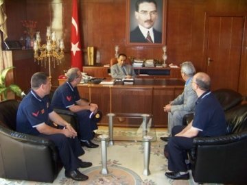 İtfaiyecilik Haftası etkinlikleri Vali Aydoğdu’yu ziyaret ile başladı.