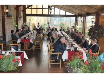 Vali ve Meclis Üyeleri öğle yemeğinde bir araya geldi