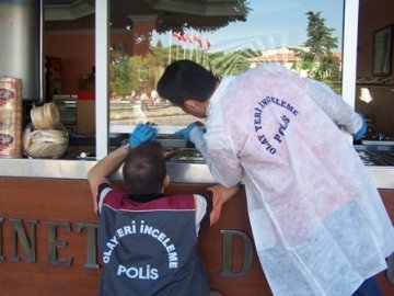 Yaklaşık 17 bin lira para çaldılar