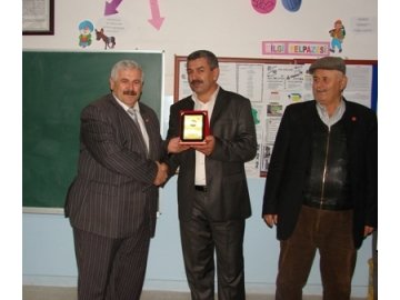 Kooperatiften köy okulu kütüphanesine 400 kitap