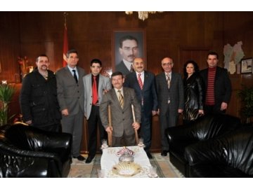 Vali Öner’den Sakatlar Derneği’ne tam destek