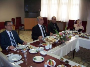 Emniyet’ten kahvaltılı basın toplantısı