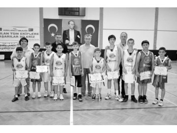 Minik sporcular yaptıkları gösteriler ile gelecek için umut verdi