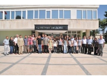 Başarılı öğrenciler Vali Sözer tarafından ödüllendirildi
