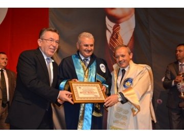 Bakan Yıldırım Kırklareli Üniversitesi’nden Fahri Doktora unvanı aldı