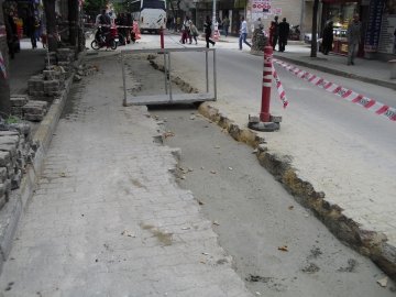 “20 yılda yapıldı, 6 ayda kazıldı”