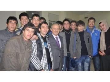 Rektör Prof. Dr. Aykaç yabancı uyruklu öğrencilere akşam yemeği verdi