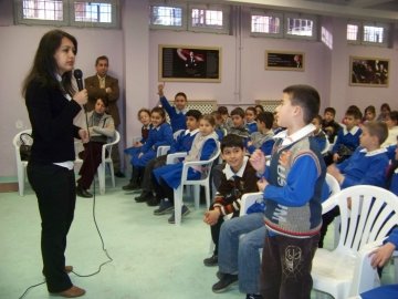 Kırklareli Emniyeti 5 bin 800 öğrenciye “Dost Eli”ni uzattı