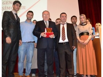 “10, 15 yıl sonra Türkiye bugünün 2 katı büyük¬lüğünde bir ekonomi halinde olacak”
