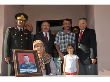 Şehit Piyade Er Bozkurt’un ailesine yaptırılan ev teslim edildi