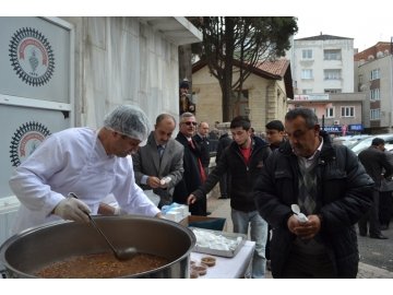 Kırklareli Belediyesi Aşure dağıttı