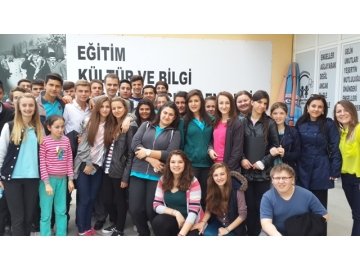 Lüleburgaz Ticaret Meslek Lisesi Özel Derya Irmak Özel Eğitim ve Rehabilitasyon Merkezi’ni ziyarete etti