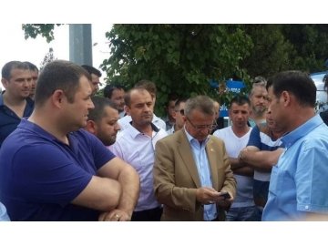 Grevdeki Şişecam Fabrikası işçilerine siyasi destek