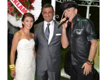 Zeynep Türkeş ve DJ Bülent sahne aldı, Ege & Efe’nin sünnet düğünü hafızalarda kazındı