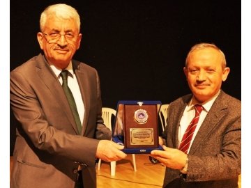Fen-Edebiyat Fakültesi öğrencileri “Şiir Dinletisi Programı” düzenledi