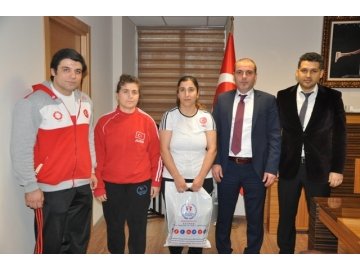 Ocak; “Sporcumuzun başarısı dünyaya örnek bir davranış oldu”