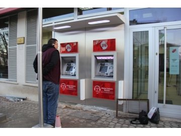 Bir ATM yetmedi