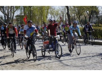 Pedallar sağlık için çevrildi