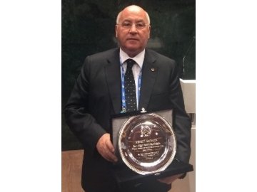 Okandeniz “Hizmet Şeref Belgesi” aldı