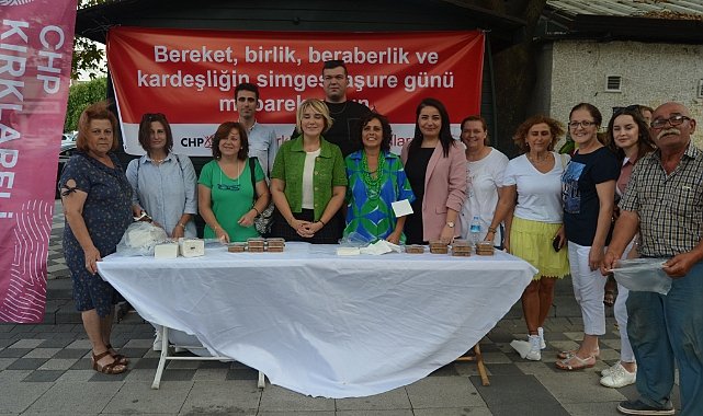 CHP’li Gençler ve Kadınlar Aşure Dağıttı