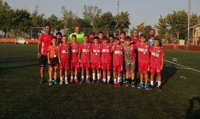 Lüleburgaz Atletik Kupaları Topluyor