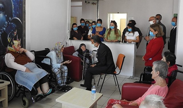 Vali Ekici Huzurevini Ziyaret Etti, Yaşlılarla Bocce Oynadı