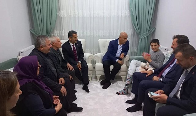 Bakan Kirişci Otizm Tanılı Güler’i Ziyaret Etti