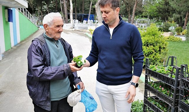 Çerkezköy’de Kabristan Ziyaretlerinde, Çiçekler Belediyenin Hediyesi