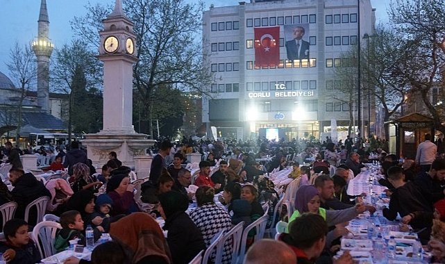 Son İftar Yemeğinde 5 Bini Aşkın Vatandaş Buluştu
