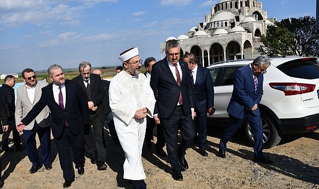Ali Erbaş, NKÜ Cami İnşaatında İncelemelerde Bulundu