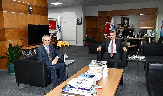 Rektör Şahin’e Kitap Takdimi