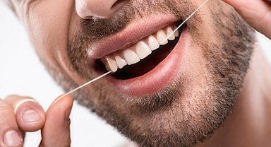 Diş Sağlığı İçin Diş İpi De Kullanmak Gerekiyor