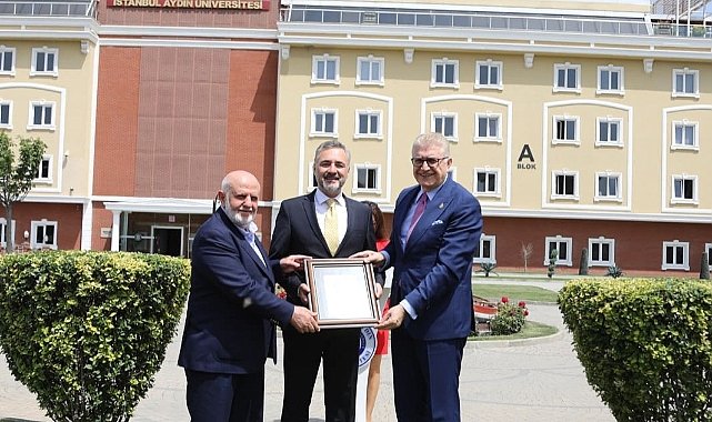 İstanbul Aydın Üniversite’sinden Milletvekili Sarıçam’a Teşekkür