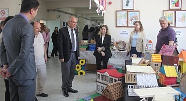 Kaymakam Yüce Görsel Sanatlar ve Tasarım Sergisi'ni Ziyaret Etti
