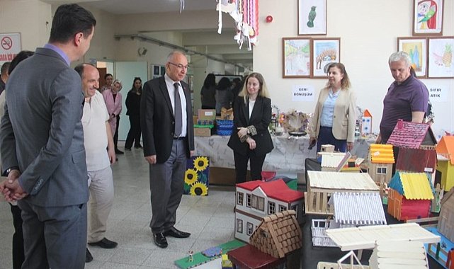 Kaymakam Yüce Görsel Sanatlar ve Tasarım Sergisi'ni Ziyaret Etti