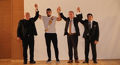Mustafa Taş’a Altın Kemeri Törenle Verildi