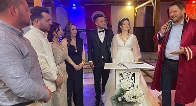 Nikahlarını Kıydı, Mutluluklar Diledi