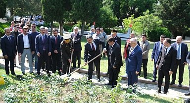 252 Gül Fidanı 15 Temmuz Şehitleri Anısına Toprakla Buluştu 