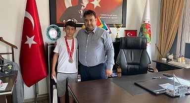 Derviş Emin Bıyıklıoğlu Gümüş Madalyaya Uzandı